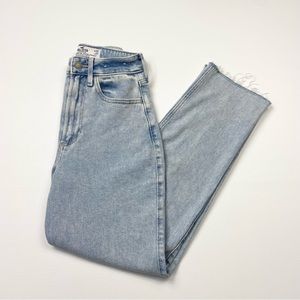 Women’s Hollister Curvy Ultra High-Rise Vintage Straight Leg Denim Jeans Size 00